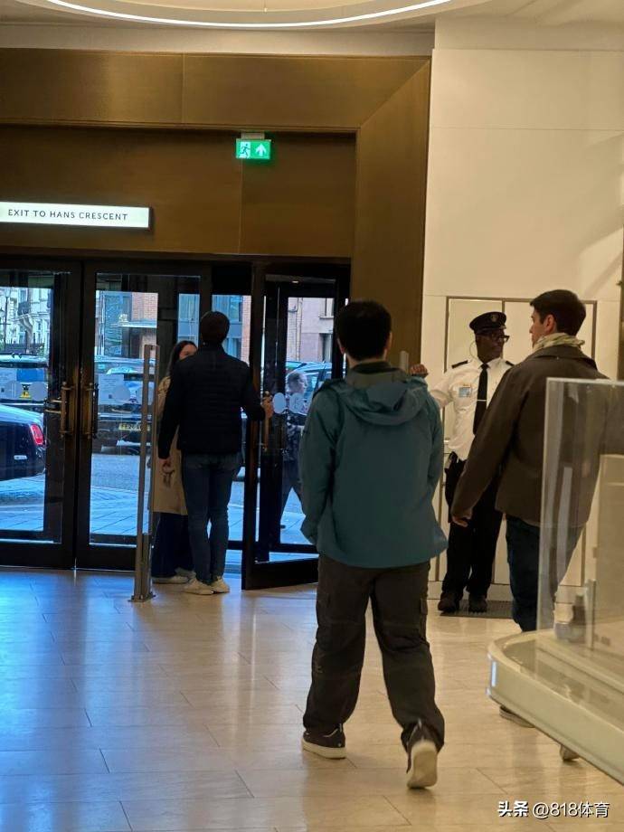 樊振东本人, 择发出来, 主场酋长球